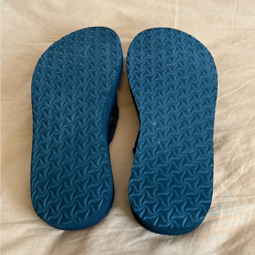 Teva Womens Olowahu 6840 Casual Slip on Blue Black Flip Flops Sandals
Size 10 - Picture 3 of 6